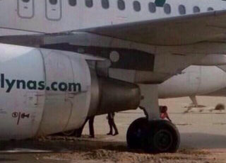 "بالصور" طائرة "ناس" تعلق في تراب مطار الكويت والشركة ترسل طائرة بديلة 3