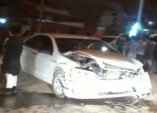 “بالصور” مشجع هلالي يصدم سيارة رئيس النصر فيصل بن تركي بعد خسارتهم