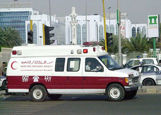 “بالفيديو” شاهد مواطنون يوثقون نقل الذبائح داخل سيارة إسعاف بمدينة الرياض