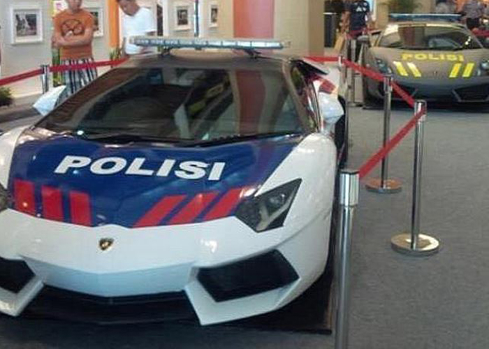 "بالصور" حكومة اندونيسيا تقوم بتقليد شرطة دبي وتستخدم سيارات لامبورجيني جالاردو وافنتادور 3