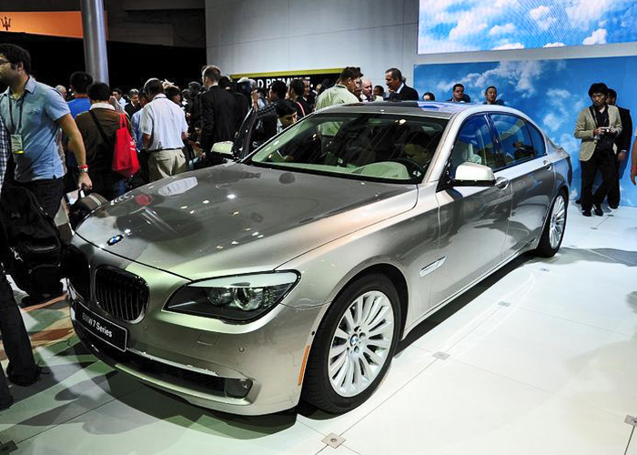 "وزارة التجارة" تستدعي سيارات BMW موديلات 2009 ــ 2011 لخلل في المحرك 1