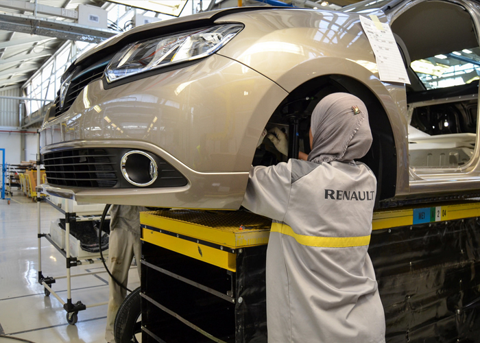 "بالصور" شاهد إفتتاح أول مصنع للسيارات في العالم العربي والبدأ بتوظيف الشباب والفتيات 2