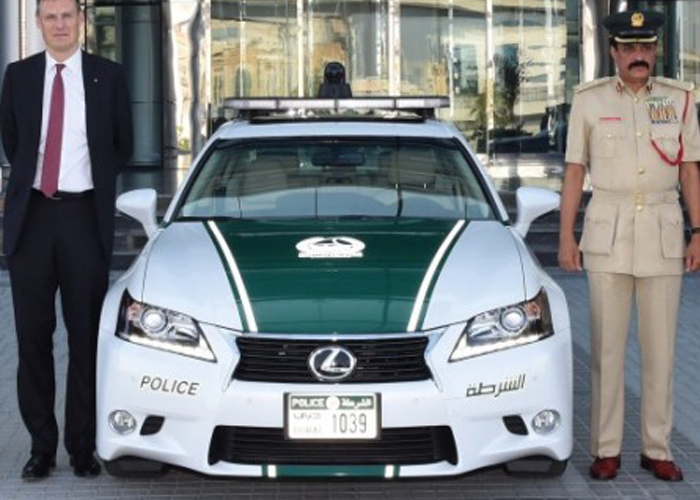 شرطة دبي تضيف سيارة لكزس GS الى اسطول سياراتها Dubai Police 5