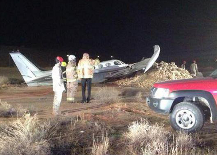 “بالصور والفيديو” تحطم طائرة خاصة في مطار الملك خالد بمدينة الرياض