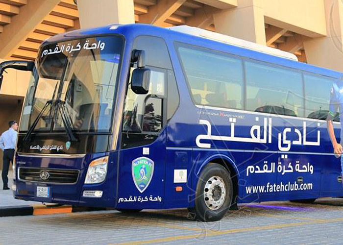 "بالصور" هيونداي المجدوعي تهدي حافلة من نوع VIP لنادي الفتح السعودي 4