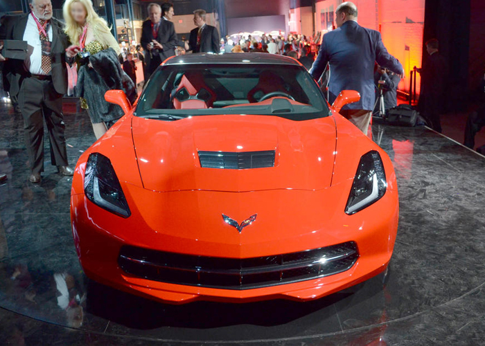 "بالصور" كورفيت 2015 ستينجراي بناقل حركة أتوماتيكي من ست سرعات Corvette 2015 2