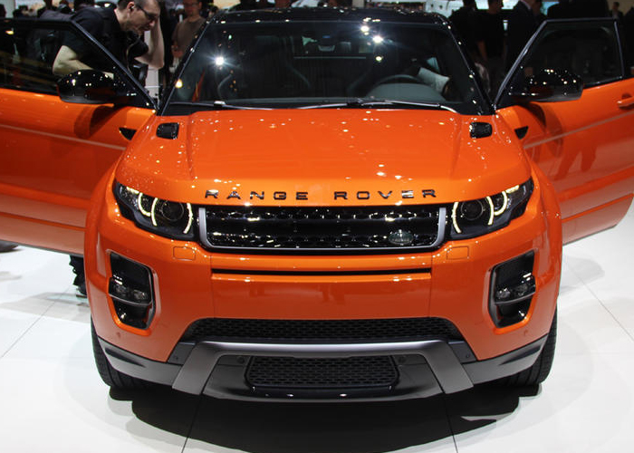 رنج روفر ايفوك 2015 المطورة تكشف نفسها في معرض جنيف الدولي Range Rover Evoque