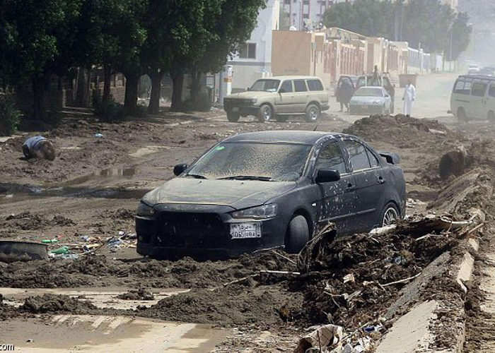 588 سيارة و341 منزلا حصيلة أضرار سيول مكة بنهاية اليوم الثالث