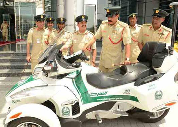 شرطة دبي تضيف دراجة نارية فارهة لأسطول سياراتها ودورياتها الفاخرة