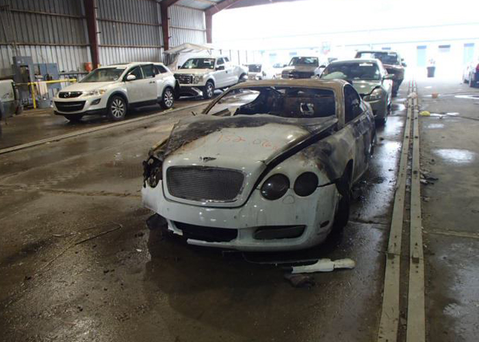 “بالصور” بنتلي كونتيننتال GT محترقة بالكامل معروضة للبيع بـ210,000 الف ريال سعودي!