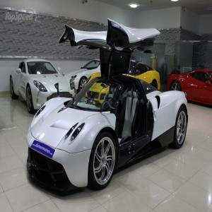"بالصور"سيارة الملوك والامراء "باجاني هوايرا" للبيع في دبي بسعر 1.7 مليون دولار 3