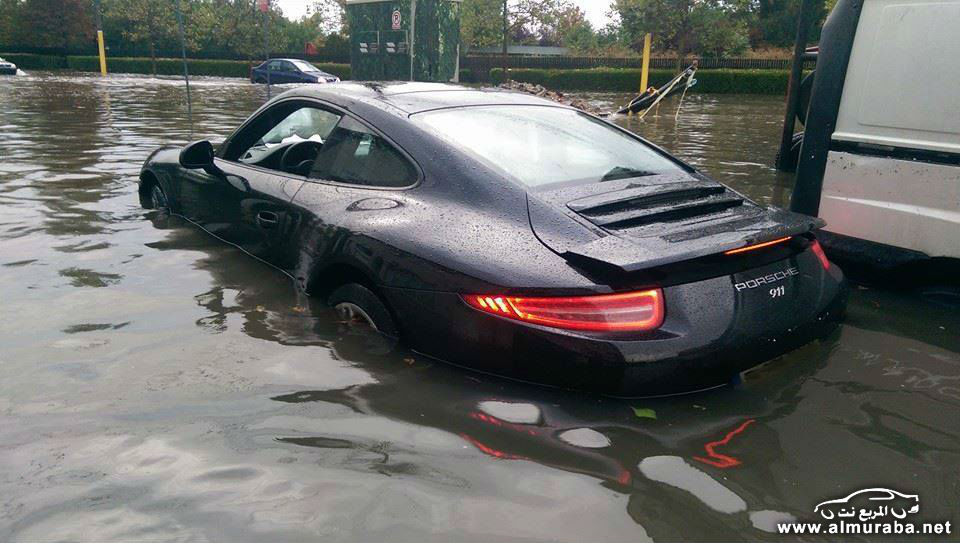 porsche-911-caught-by-the-flood-drowns-in-muddy-water_1