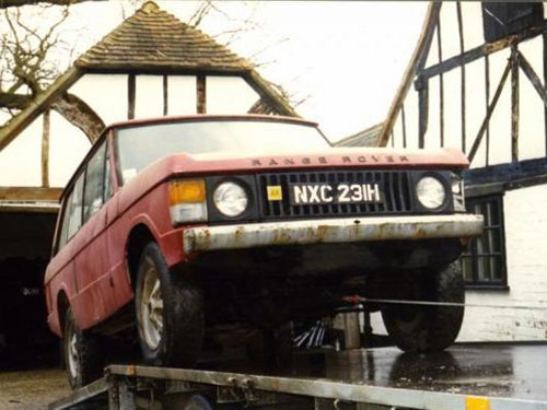 ترميم اقدم سيارة رنج روفر في العالم  تم صناعتها عام 1970 تحضيراً لبيعها